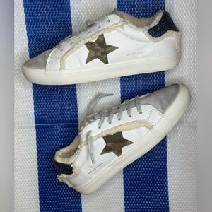 ✨🎉 VINTAGE HAVANA Malibu Faux Fur-Trim Sneakers Women’s Size 7.5 Camouflage Star